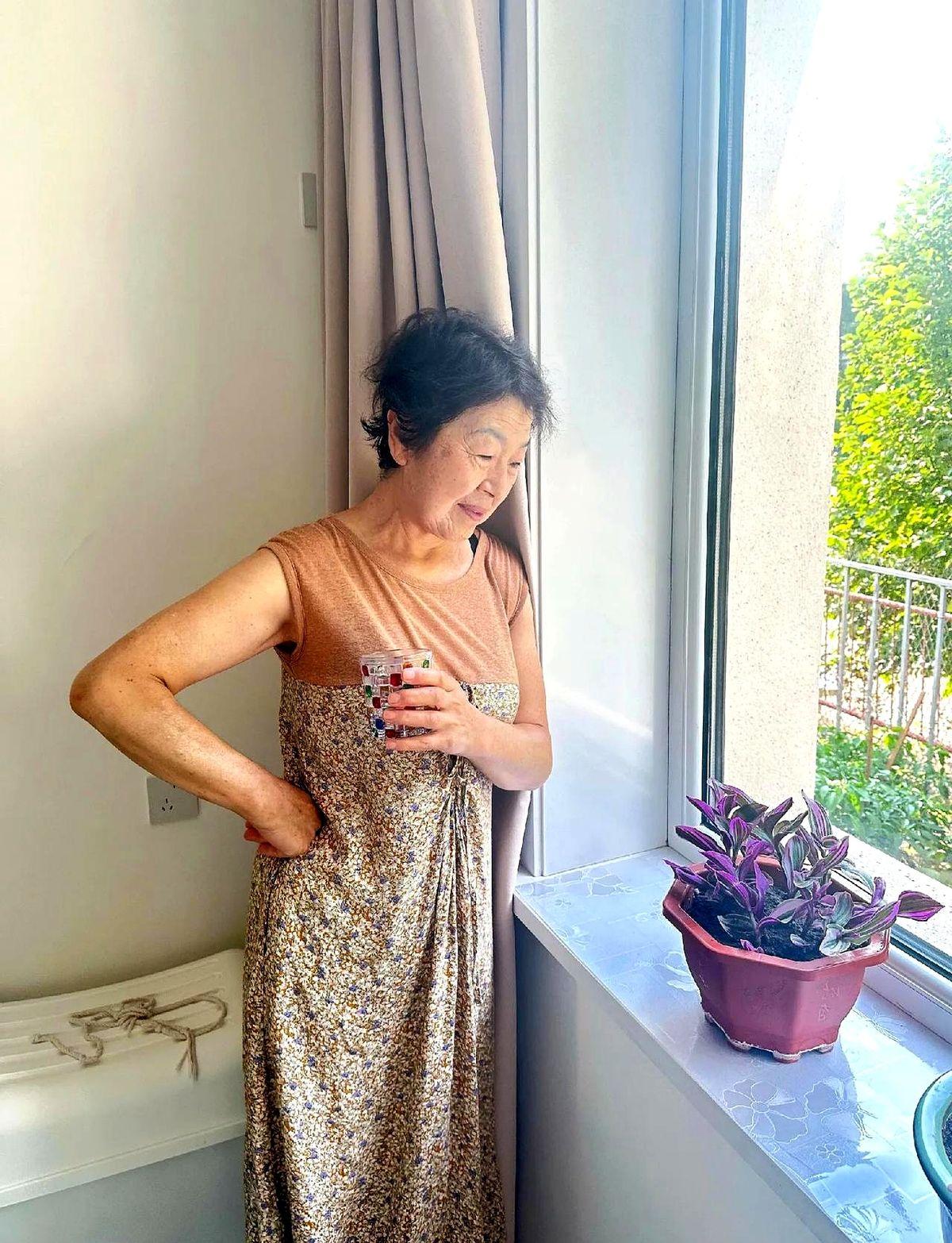 养了三十年的亲闺女，暑假连着回了两趟娘家，我彻底寒了心。闺女打着尽孝的旗号回娘