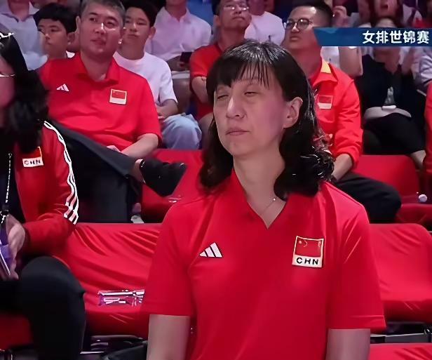 赖亚文确实疲惫了累的已经睁不开眼想想也累，世界上只有她最懂排球弄了一个没