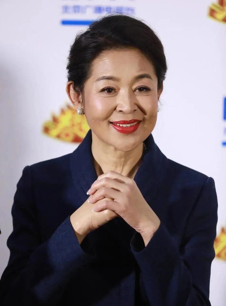 90年代，倪萍家包括保姆一共5个人，但她每天做4只海参，保姆没份，倪萍姥姥说：“