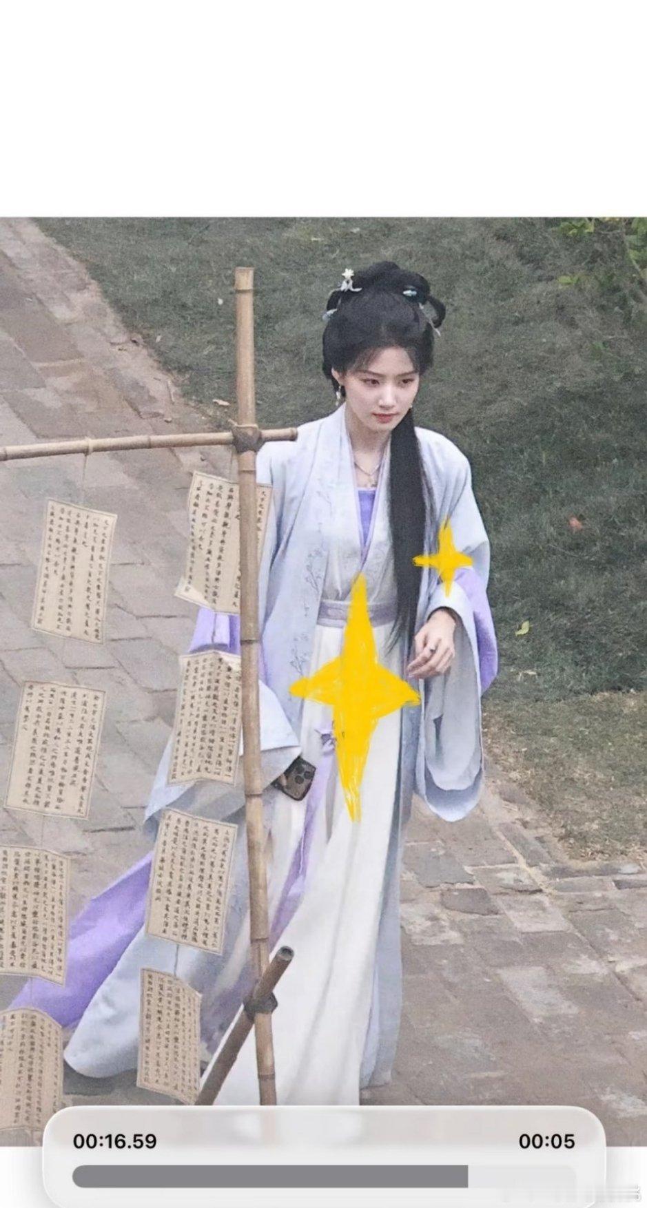 卢昱晓何不同舟渡造型路透，清冷感的，这脸是真瘦了