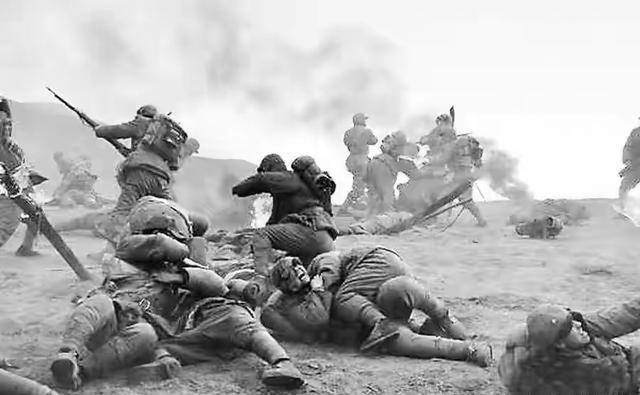 日军喜欢拼刺刀，往往建立在有火力投射的基础上。先用75毫米野炮或者75毫米山炮轰