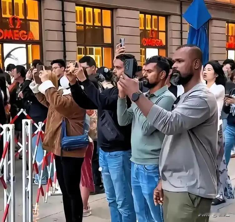 印度三哥到中国最真实的想法:娶中国的女人，住中国的房子，用中国的钞票，养