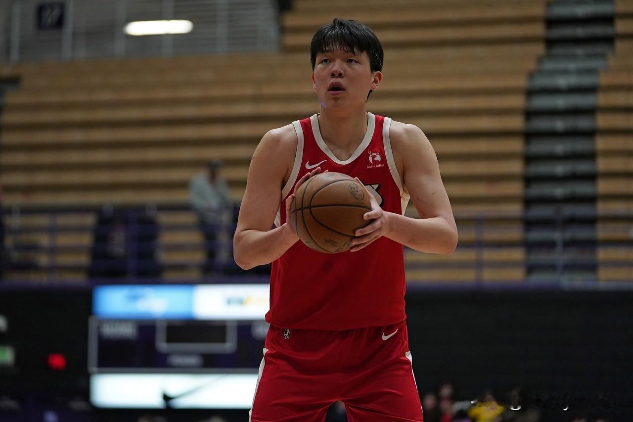 杨毅在采访用说，开拓者赛季初的计划不是现在这样。斯普利特临危受命，虽然牺牲了杨瀚