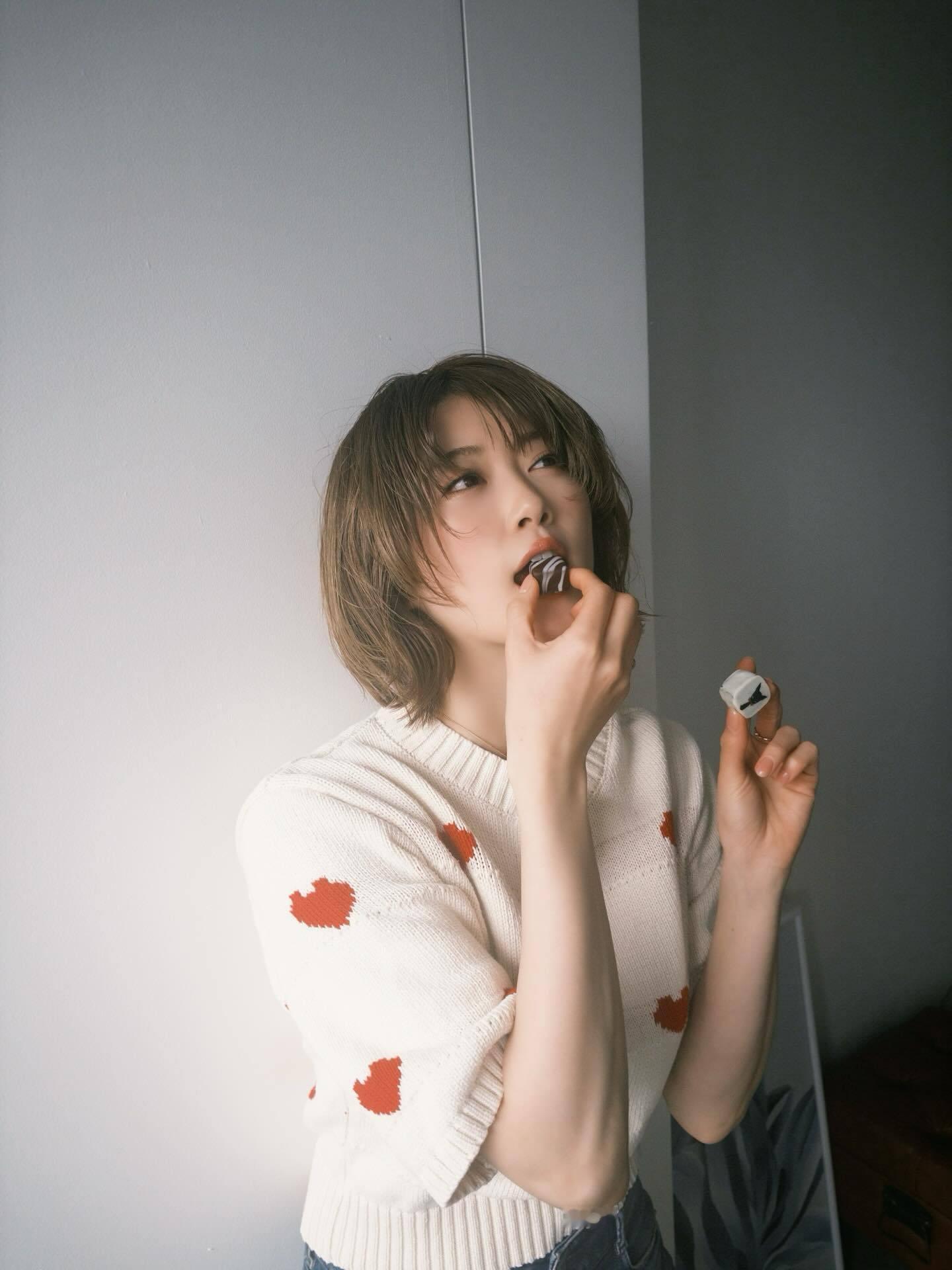 樋口日奈「HappyValentine！自分用🤭🍫」