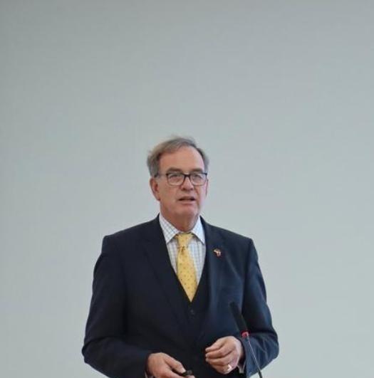 德国：中美打不起来了，因为打了也白打！日前德国教授坦率指出：美国不是害怕中国，也