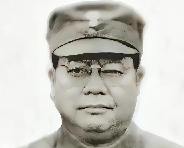 1938年，桂军189师长俘虏了两名日军。看着日军矮小的身材，师长凌压西没说话，