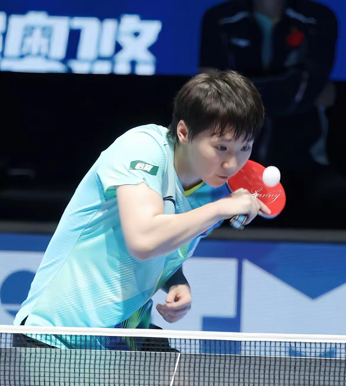 王曼昱打削球手太累了！皆因战术打法太呆板！王曼昱虽然战胜了削球手桥本帆乃香，但其