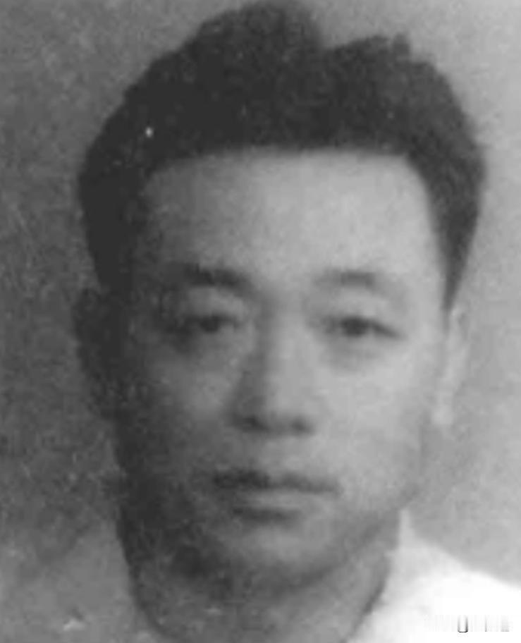 1939年，冀东抗联总司令高志远去开会，萧克对他说：“配枪不错。”高志远把手枪交