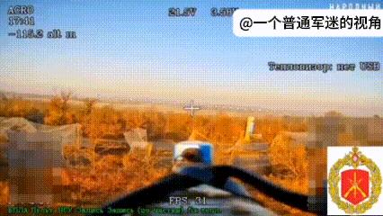 俄乌前线，俄军一架光纤FPV自杀式无人机发现一辆乌军车辆行驶在防无人机网道内，无