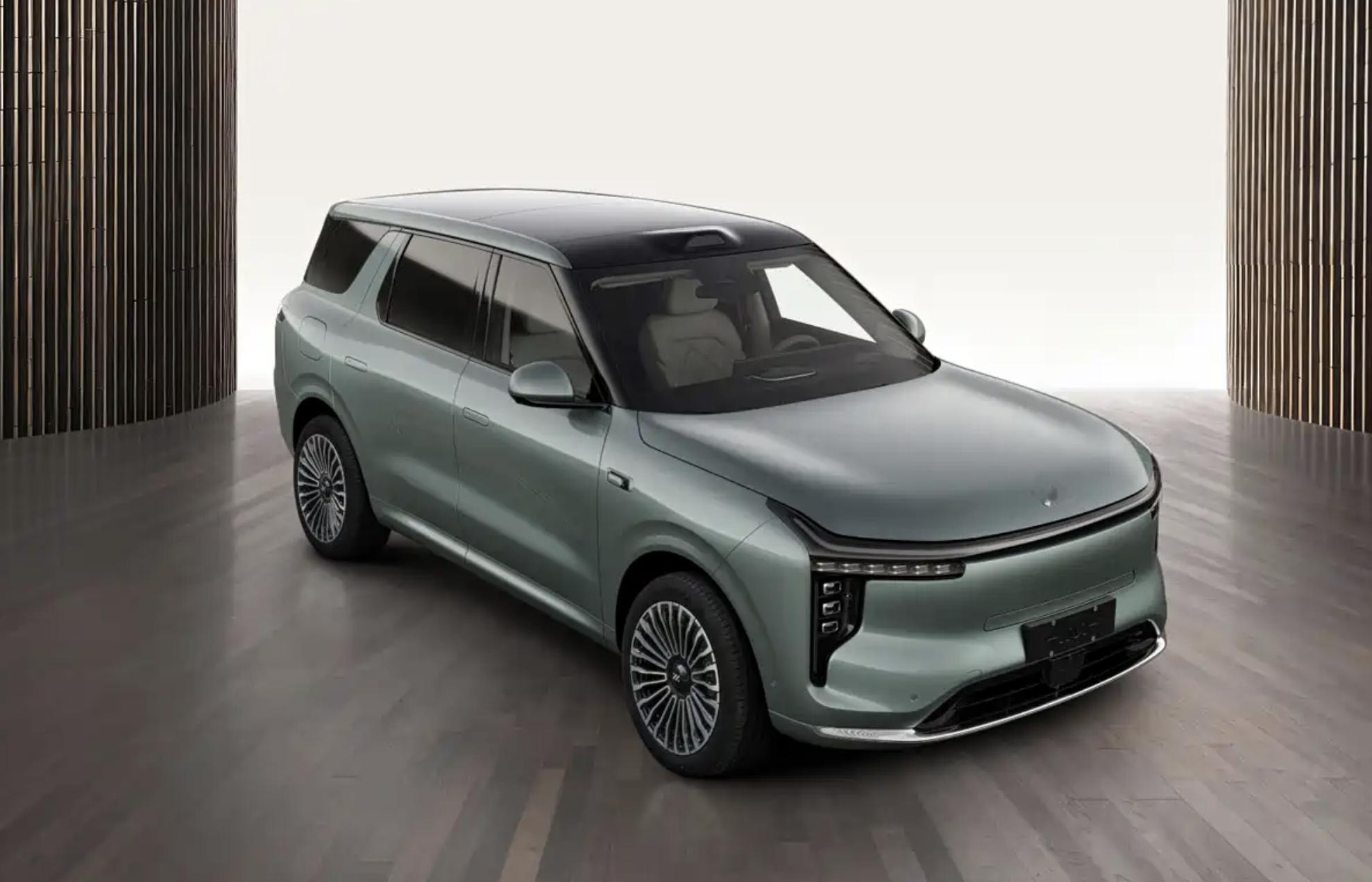 智己真是讲究，把新车申报图拍成艺术照的感觉了。又多一个8，智己LS8。