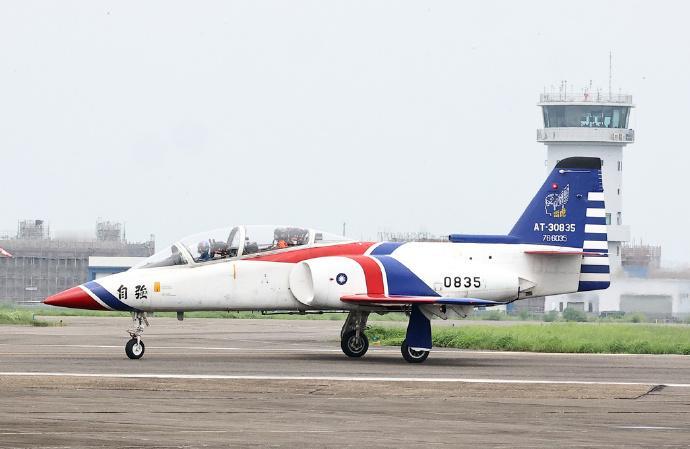 据岛内媒体24日报道，台空军AT-3“自强”号教练机已于7月底完成最后一次飞行任