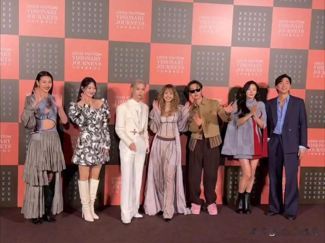 我能接受lisa站最中间的位置也能接受孔刘站最边上但真的不能接受全智贤也站在