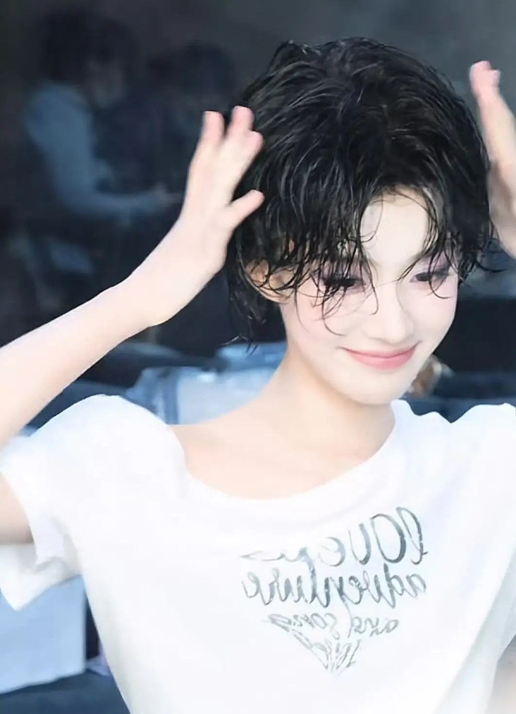 卢昱晓短发是不是让人眼前一亮？