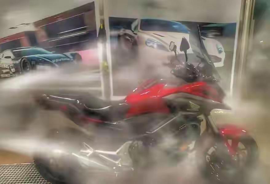 错误洗车会严重缩短摩托车寿命。避开5大禁忌，才能安全养护。1️⃣禁热车冲冷