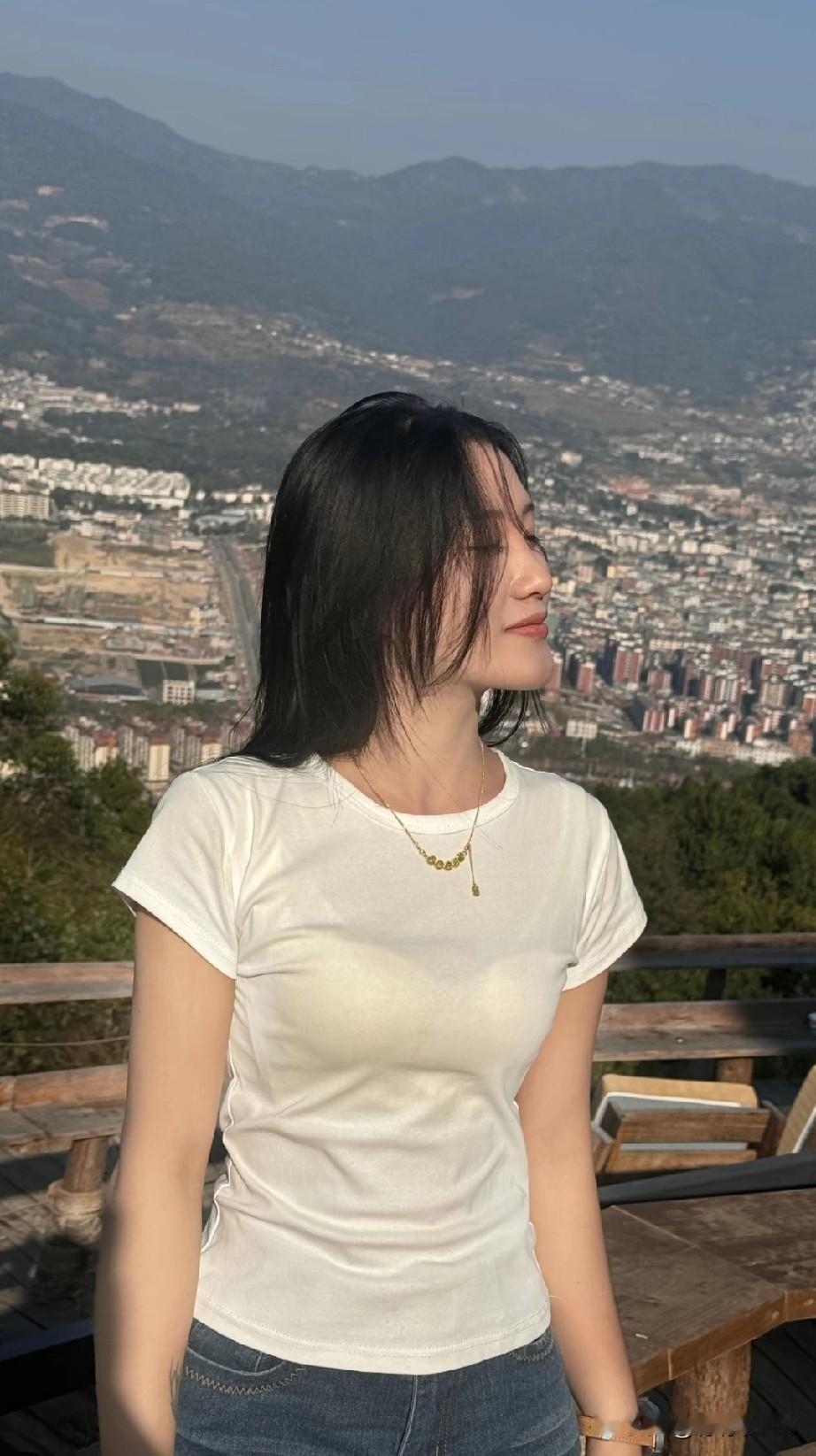 俯瞰城市风光，享受宁静时光