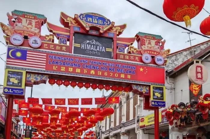 姓周的只跟姓周的住在一起，姓陈的只跟姓陈的住在一起。这不是什么宗族祠堂的规矩