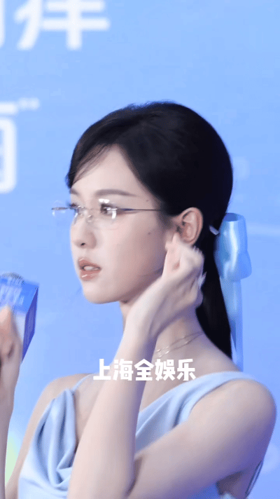 完全就是妈妈…，靠近女神先过来的是香气陈都灵​​​