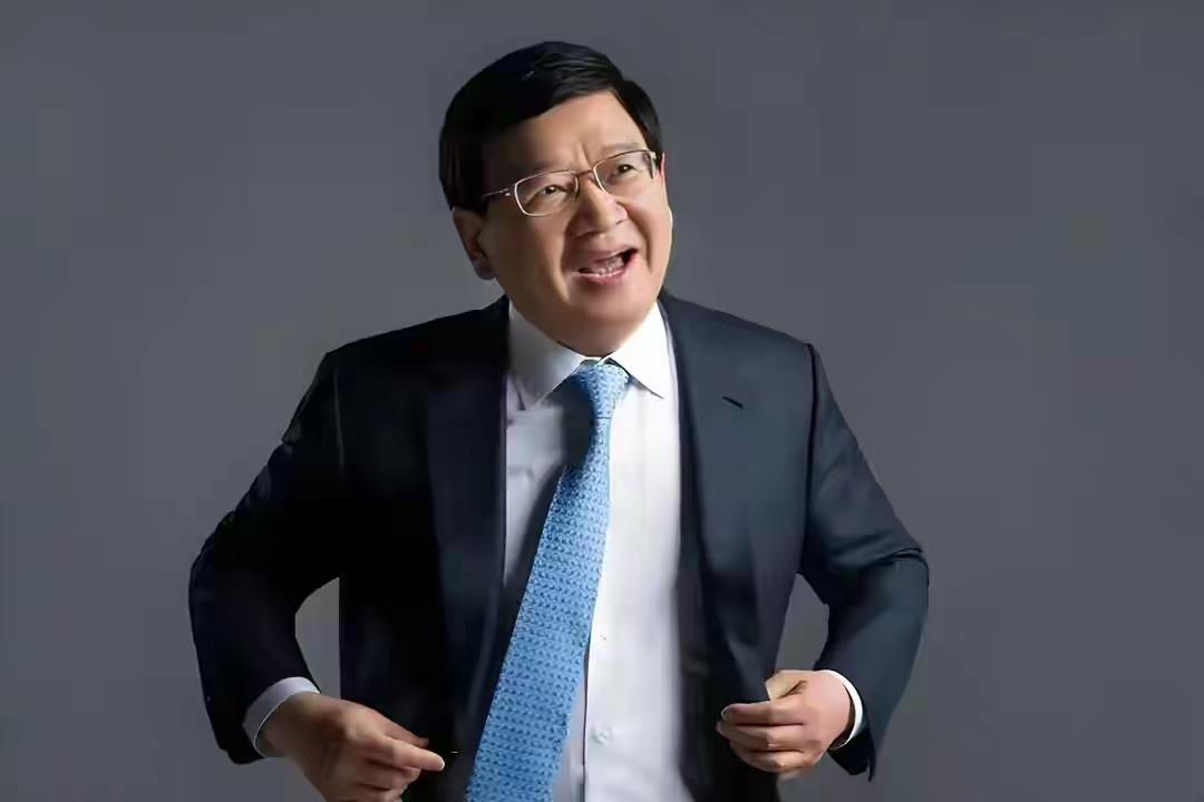 2006年，徐小平被董事会赶出新东方，他仰天慨叹:“老俞啊！我身上除了40亿一无