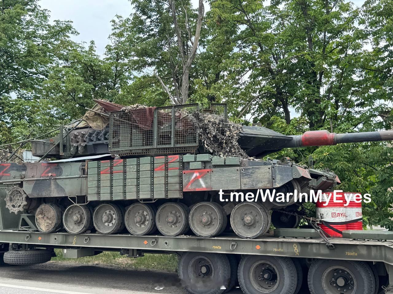 库尔斯克州达里诺村，俄军回收乌军遗弃的豹2A6坦克。俄乌局势​​​