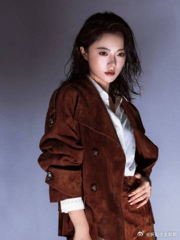 赵今麦美拉德色系也美的好超过又被赵今麦酷飒到了这套美拉德look好适合赵今麦！柔