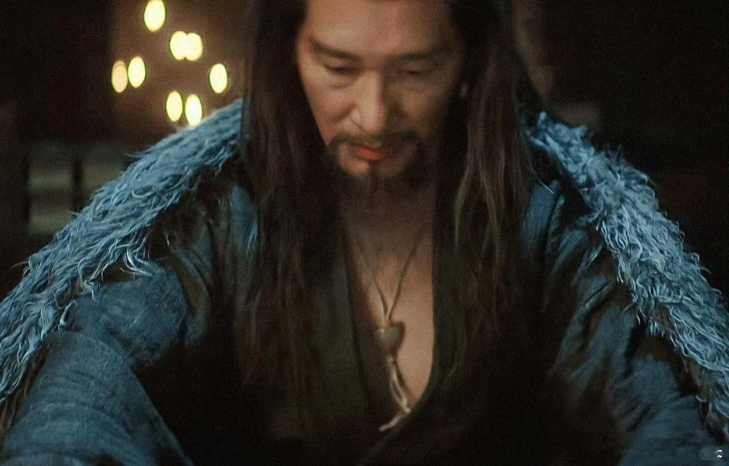 刘奕君私下摸了王劲松胸肌被老刘突袭摸胸肌，俩老师红温的样子太戳笑点，成毅的表情直