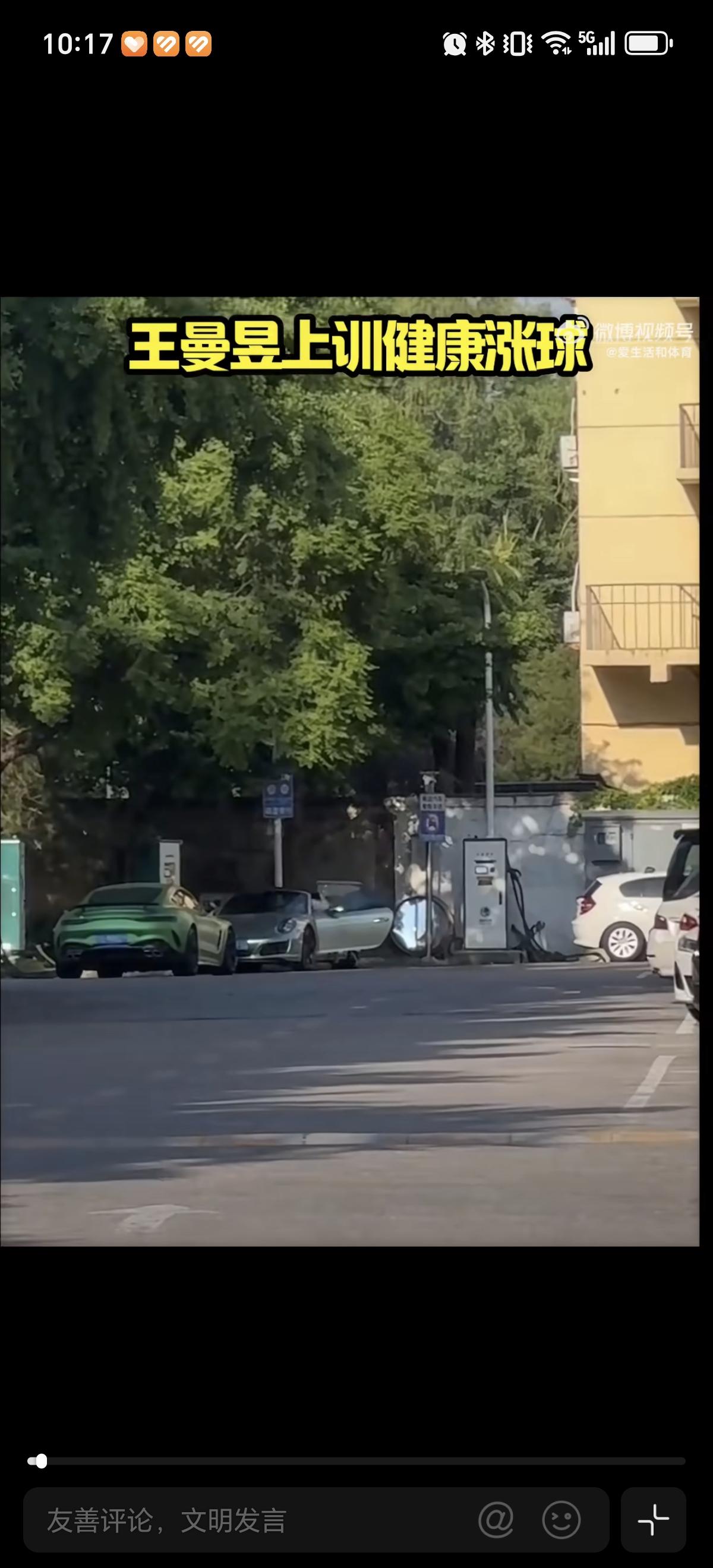 6月5日王曼昱自己开车上训，这这淡绿色的保时捷真的很漂亮，对面停着王楚钦绿色的车