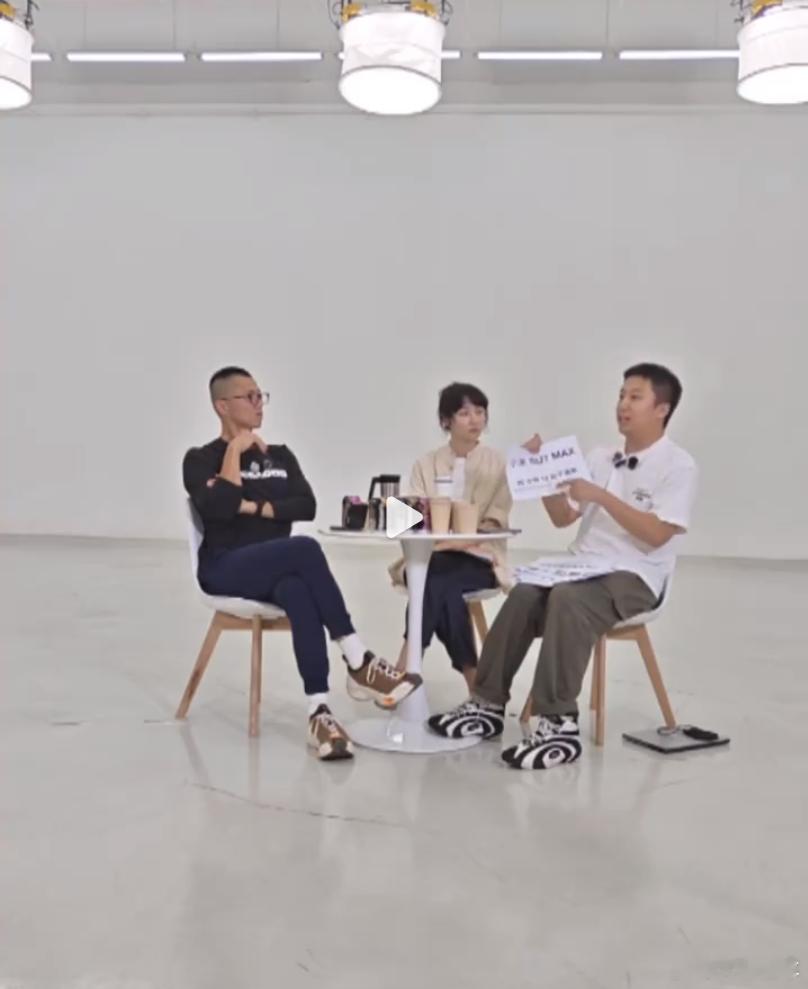陈震赛车星冰乐全程在看陈震老师和星冰乐老师辩论，有两个万万没有想到。我对两位