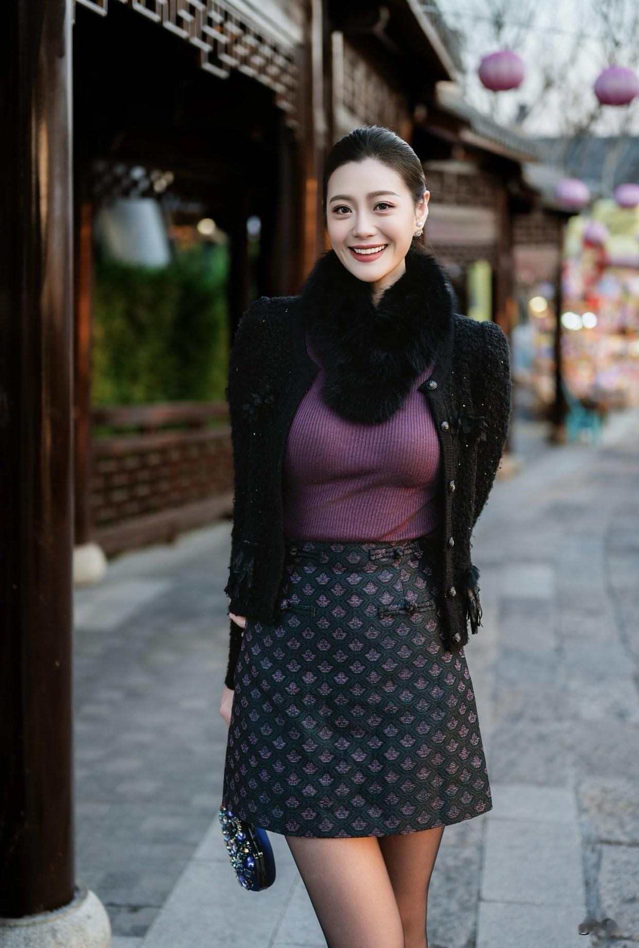 其实不同年龄段的女人也各有风味。20多岁的女孩青春洋溢，自信又有朝气，敢于尝试新