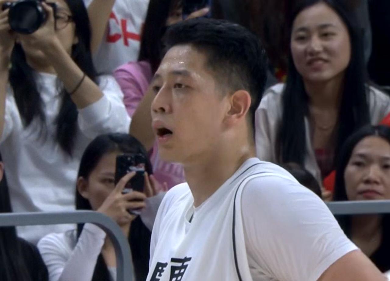 广东队淘汰辽宁晋级决赛！2米11内线悍将成为了赢球奇兵，球迷：朱芳雨应该买他，而