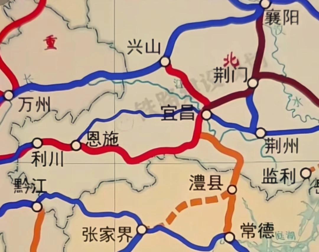 兴山属于宜昌管辖范围，区域内连接更加方便，但战略眼光更长远，虽然连接巴东更加顺直