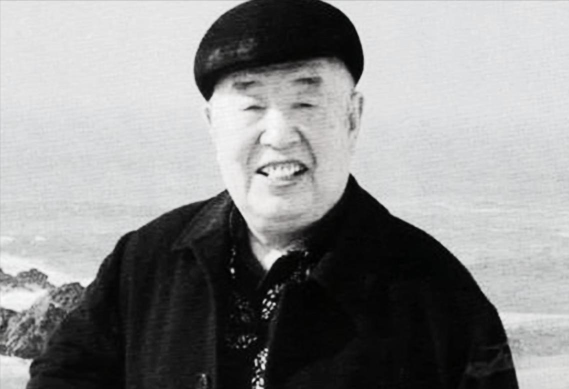 华国锋任湘潭地委书记时，他是副书记，61岁任湖南省委书记，一生主要在湖南工作，支