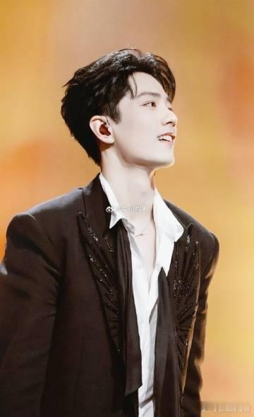 肖战直播肖战热成像看到肖战的热成像图，心里充满了温暖。他那不灭的热情和真诚，像