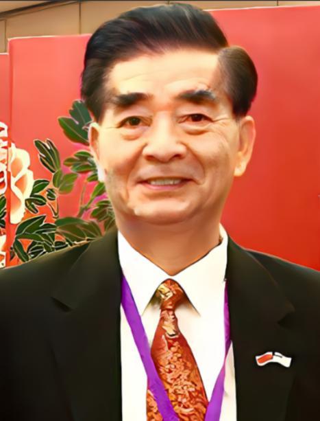 你敢信吗？一个被美国安插在中国潜伏多年的间谍头目，竟是天天笑呵呵、热心肠到人人想