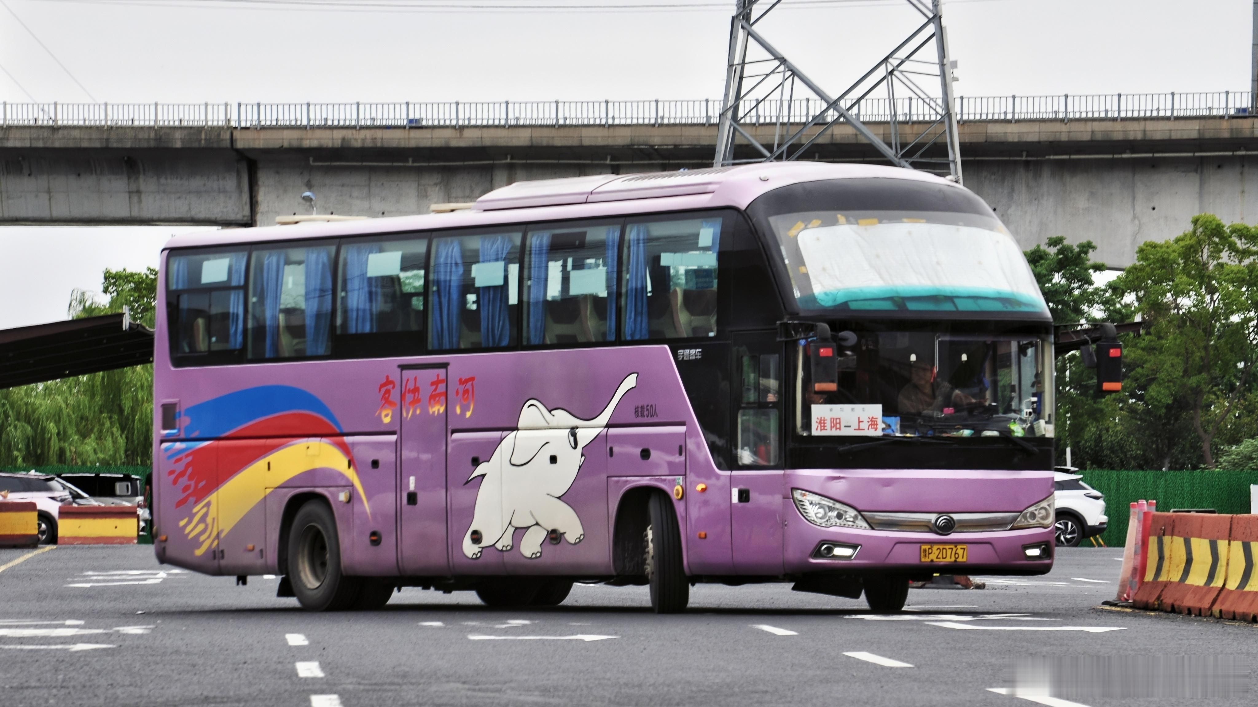 同车型，不同线在高铁飞机盛行的时代，一座小县城竟然同时拥有发往北京和上海的大巴车😯宇通ZK6122