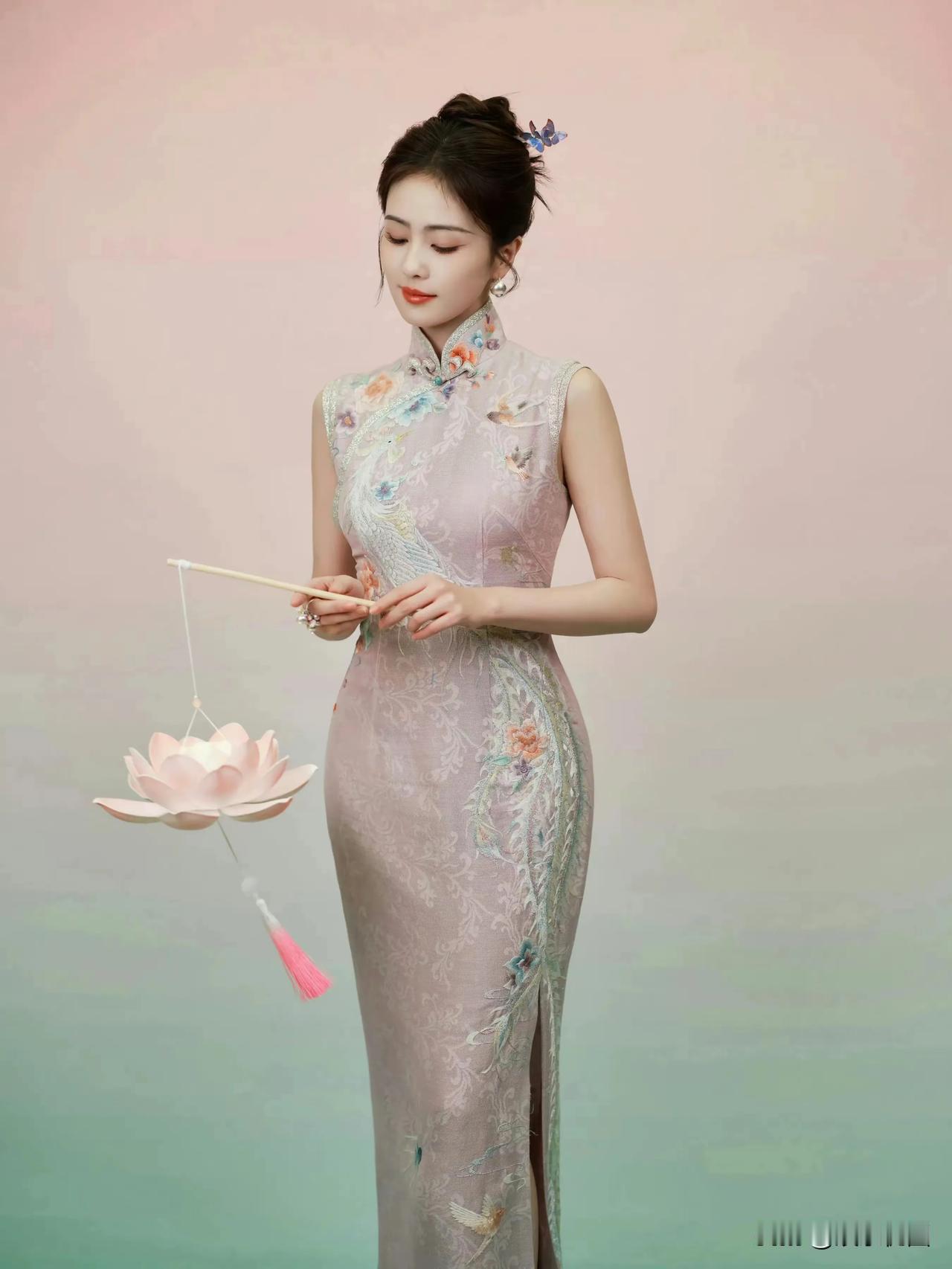 白鹿旗袍极致腰臀比