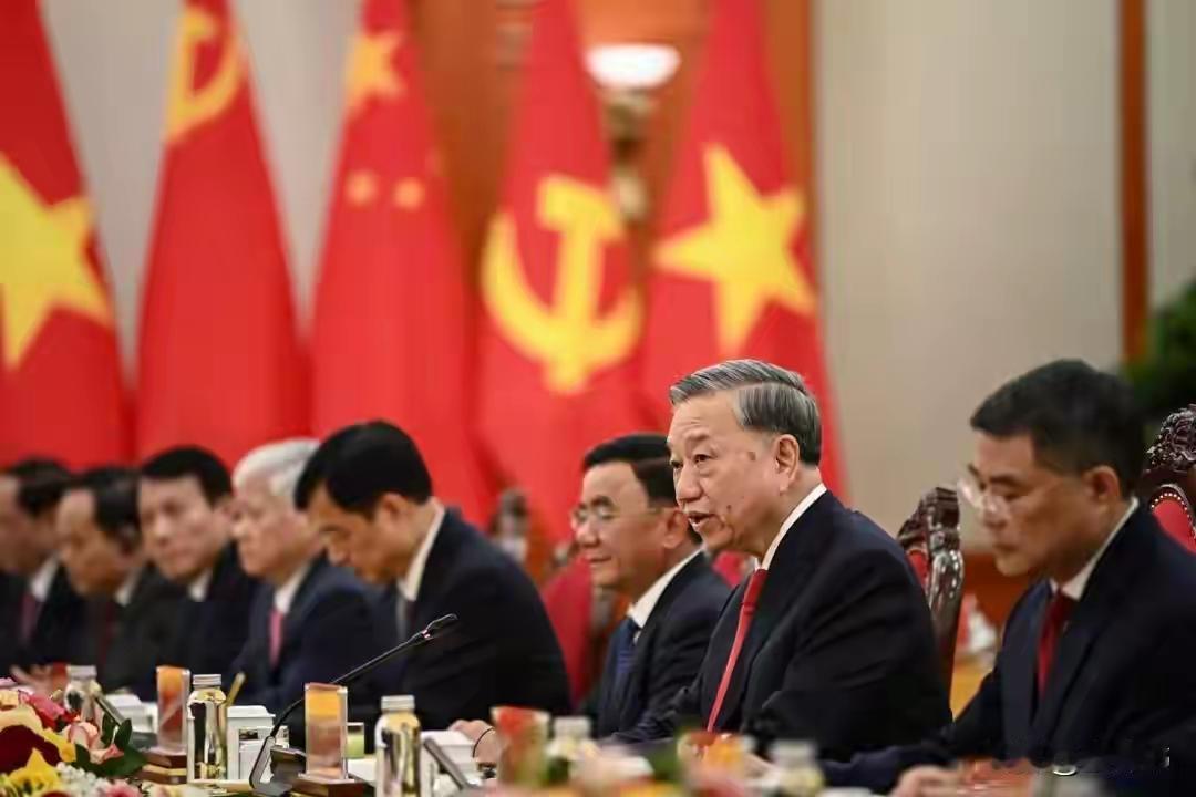 砸下2800亿美元搞基建，越南这回是真要一飞冲天，还是给自己挖了个深不见底的债务