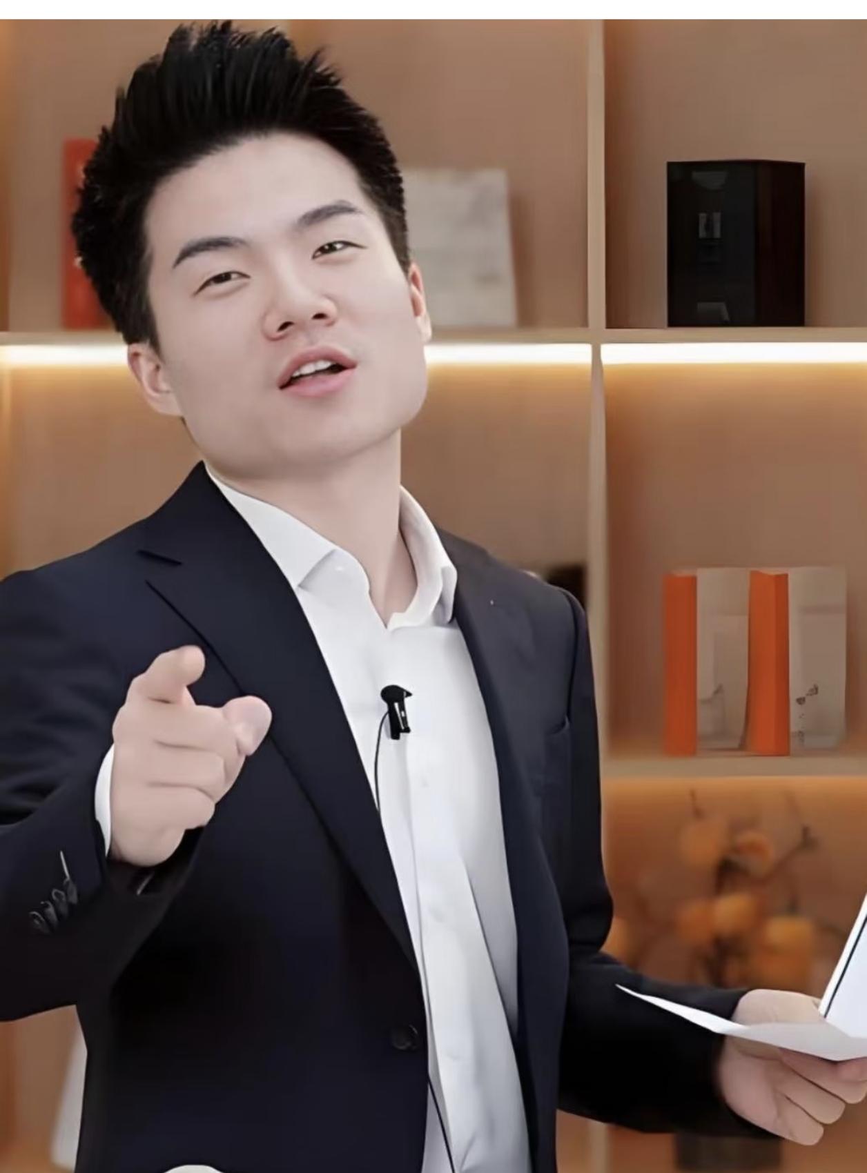 我觉得董宇辉未来5年都不会结婚。不是因为很难找到理想的女生，而是他是一个对