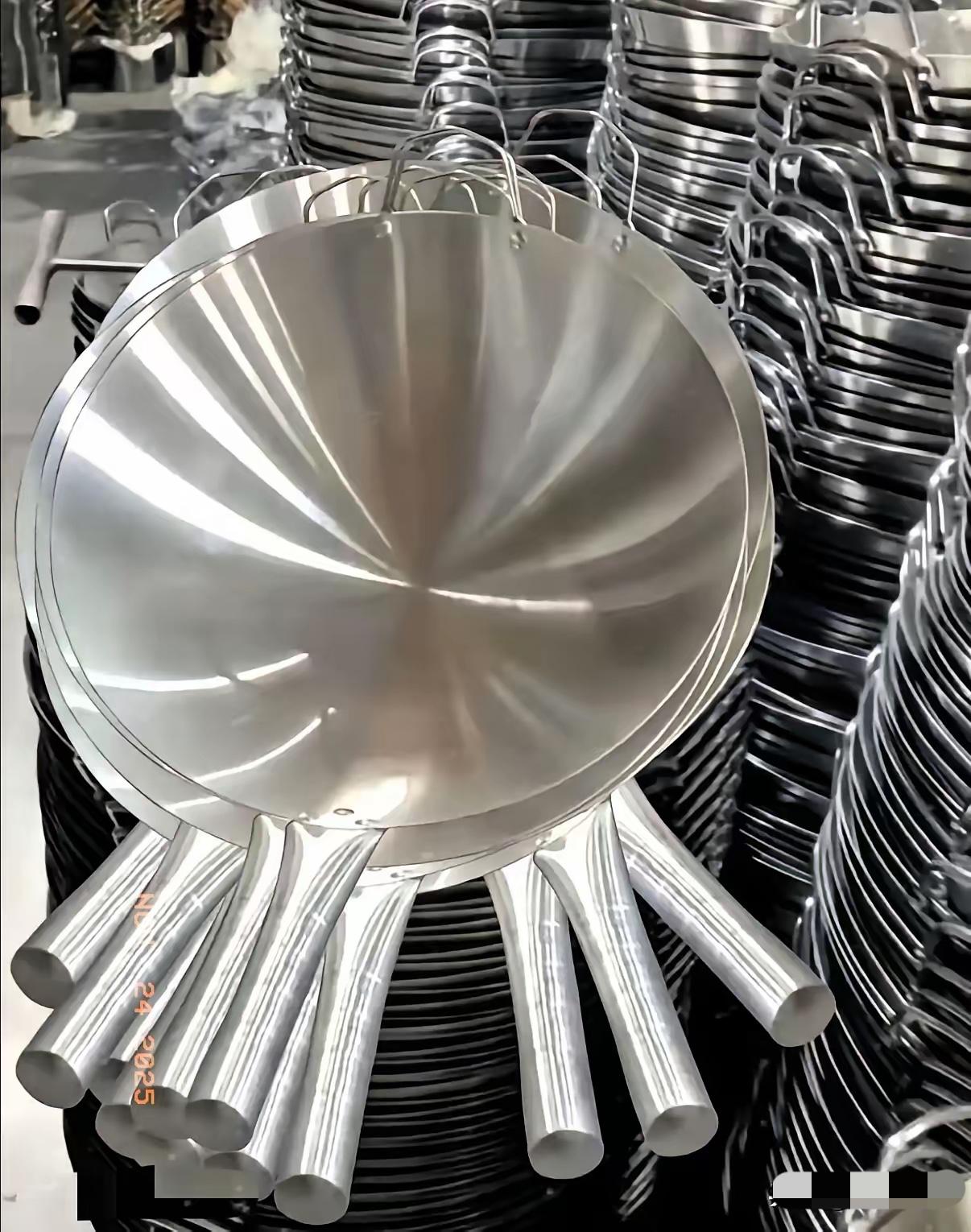 瑞安不锈钢锅定价99起遭网友怒喷，说老板违背五六十的承诺没诚信，这事儿真有点离谱