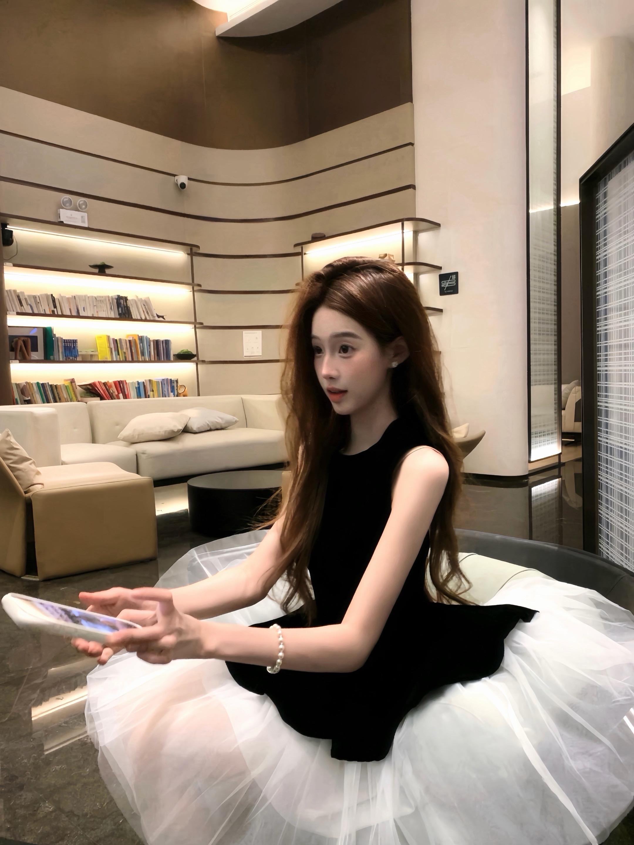 抱歉 我完美的穿搭柔顺的头发漂亮的脸型。令人舒适的性格 你喜欢的 你都得不到