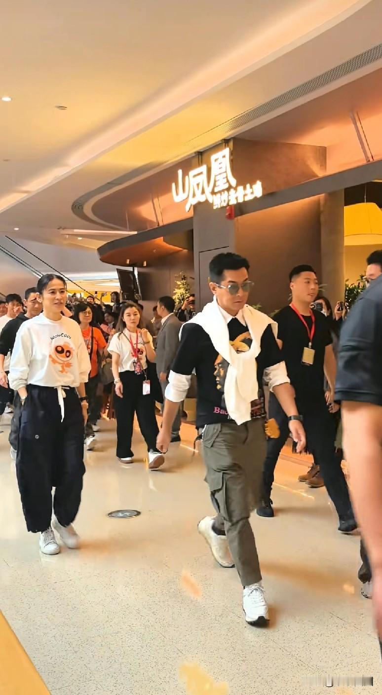 剧版《寻秦记》堪称穿越经典，豆瓣评分高达8.6分。24年后影版《寻秦记》上映，本