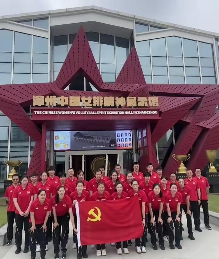 连国家队转场漳州的集训都无法参与，那么当初李盈莹去米兰又是抱的什么心态呢？打