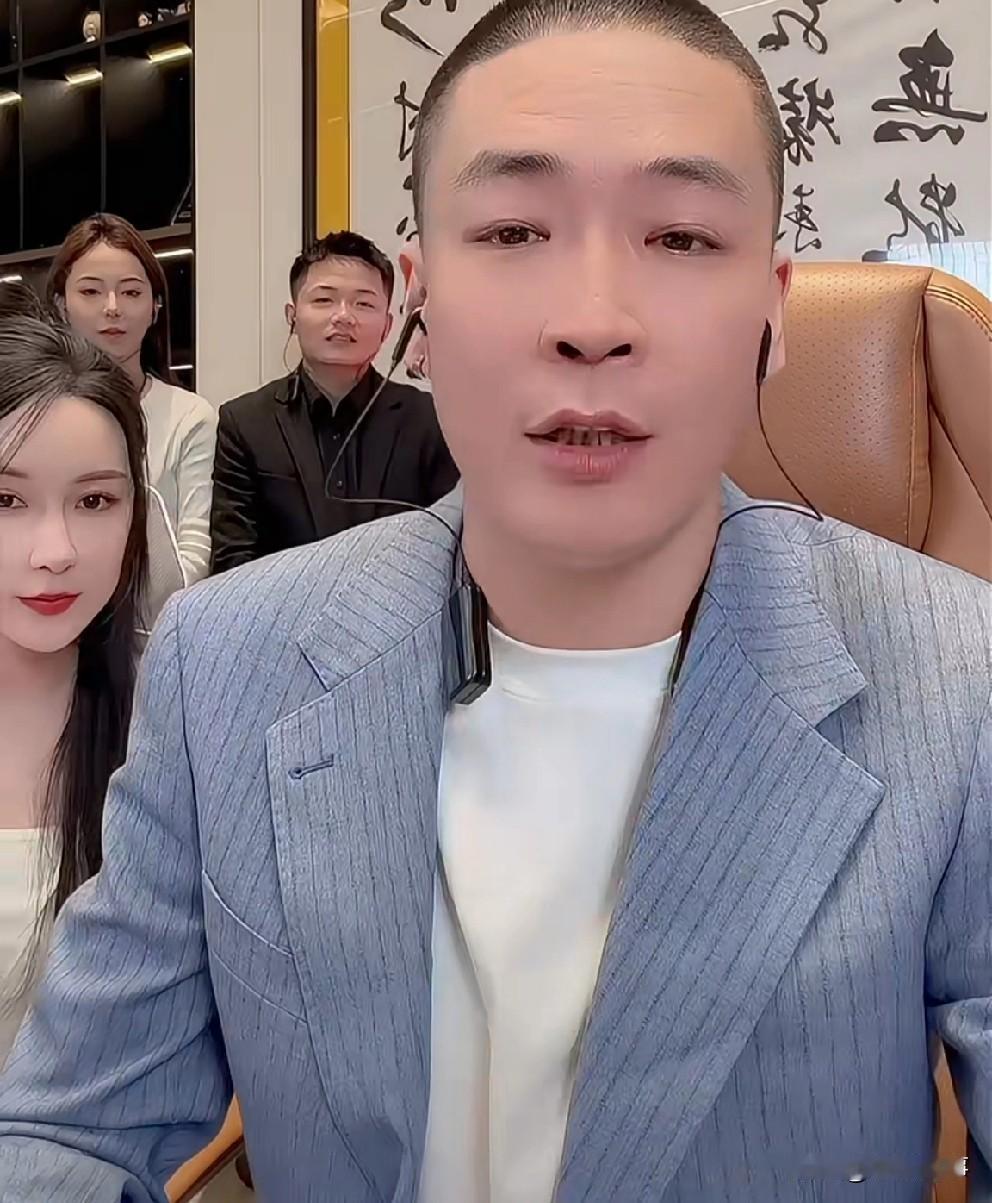 T佑说有人挑拨源佑手关系，咱们应该报团取暖！源手粉丝