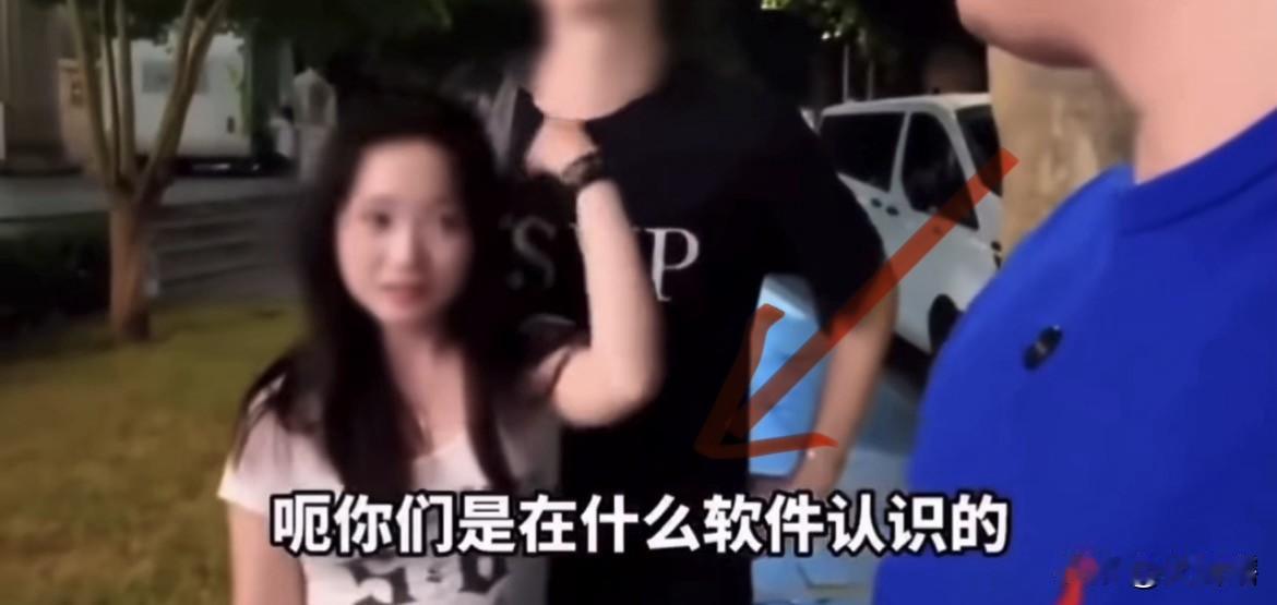 【就一天？大学女生和外籍男友从认识到成为恋人】据社交媒体视频，一段女大学生在接
