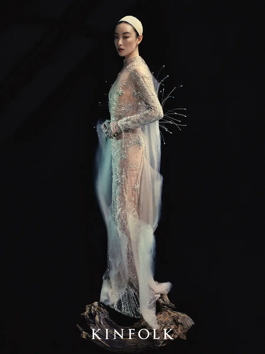 倪妮穿闪钻透视裙身材纤美动态姿态勾勒空灵高级感