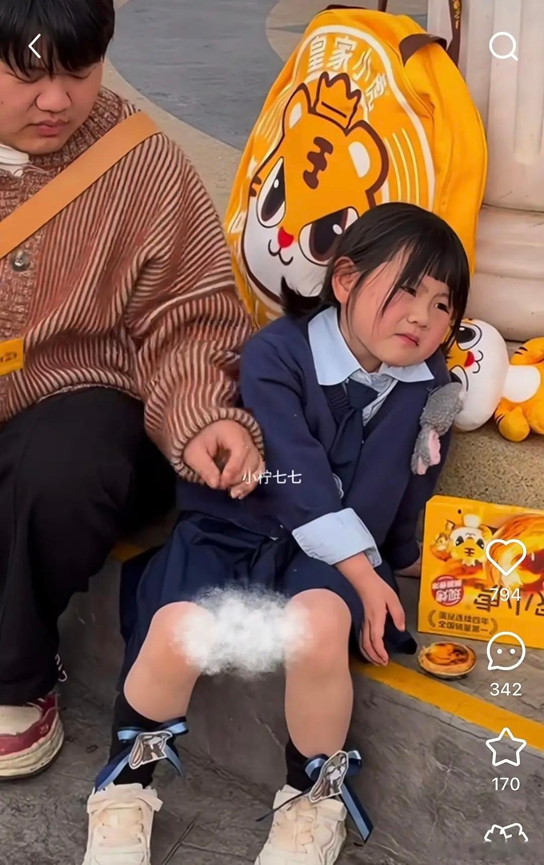 小小年纪充满了打工人的疲态……感觉这个网红小朋友瑶一瑶，真的被父母养的好差。最新