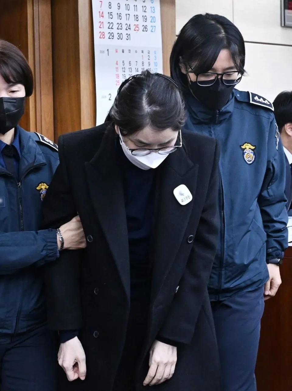 大难临头各自飞！9月10日，韩国前第一夫人金建希在二审庭审上最后陈述环节，被曝数