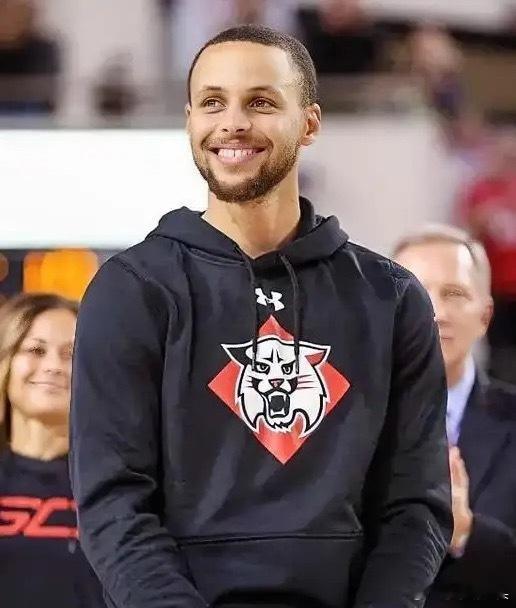 假，太假了！强烈要求NBA官方严肃调查今天勇士和雷霆的比赛，因为——今天的勇士队