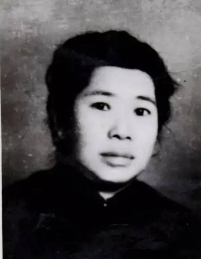 1939年，被捕入狱的女战士在给鬼子洗衣服时，发现了自己丈夫的衣服，她瞬间明白了