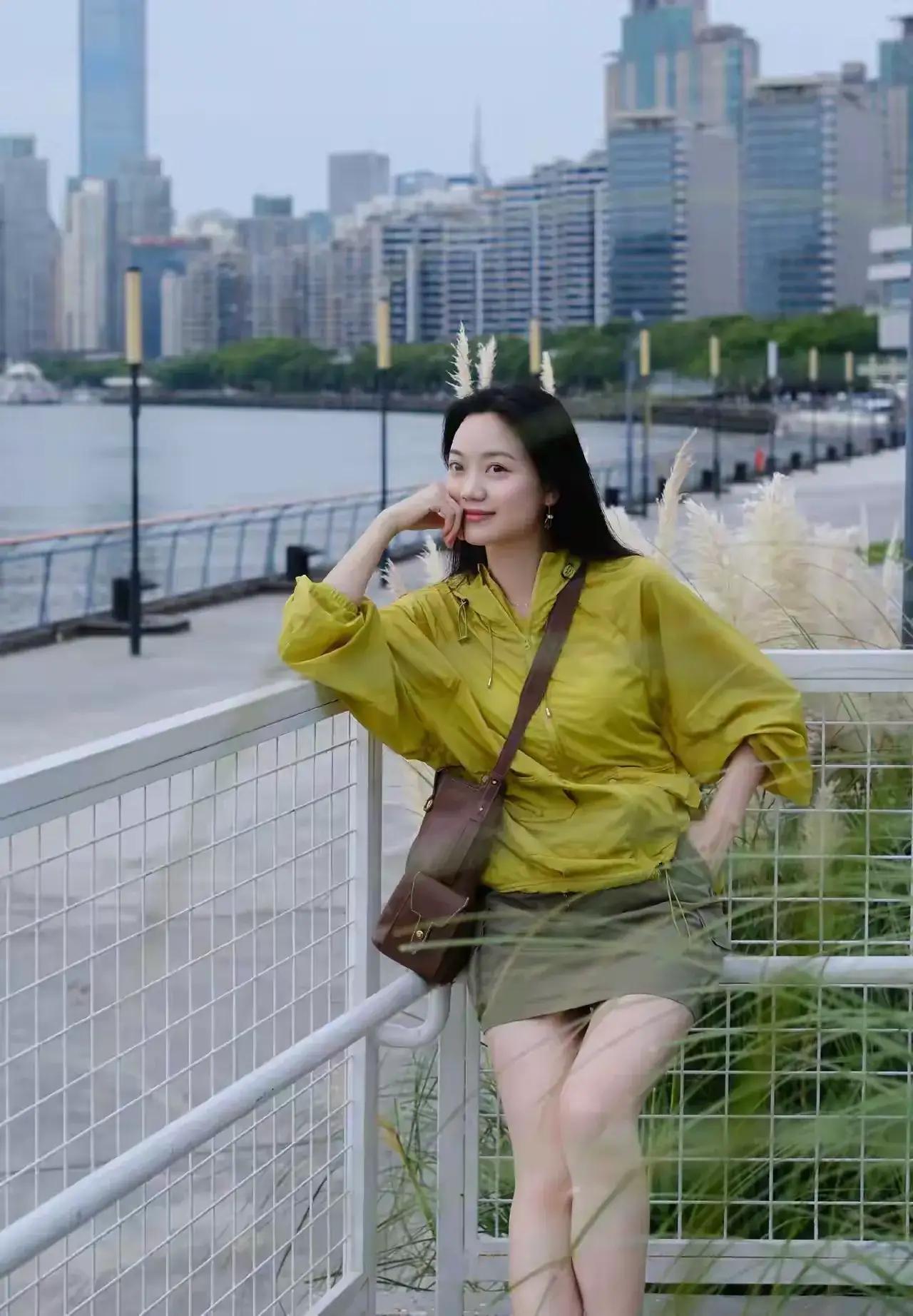 我娶了个离过婚的女大夫，在洞房那晚，她关掉了灯，沉默了一阵子，终于小声说：我有个