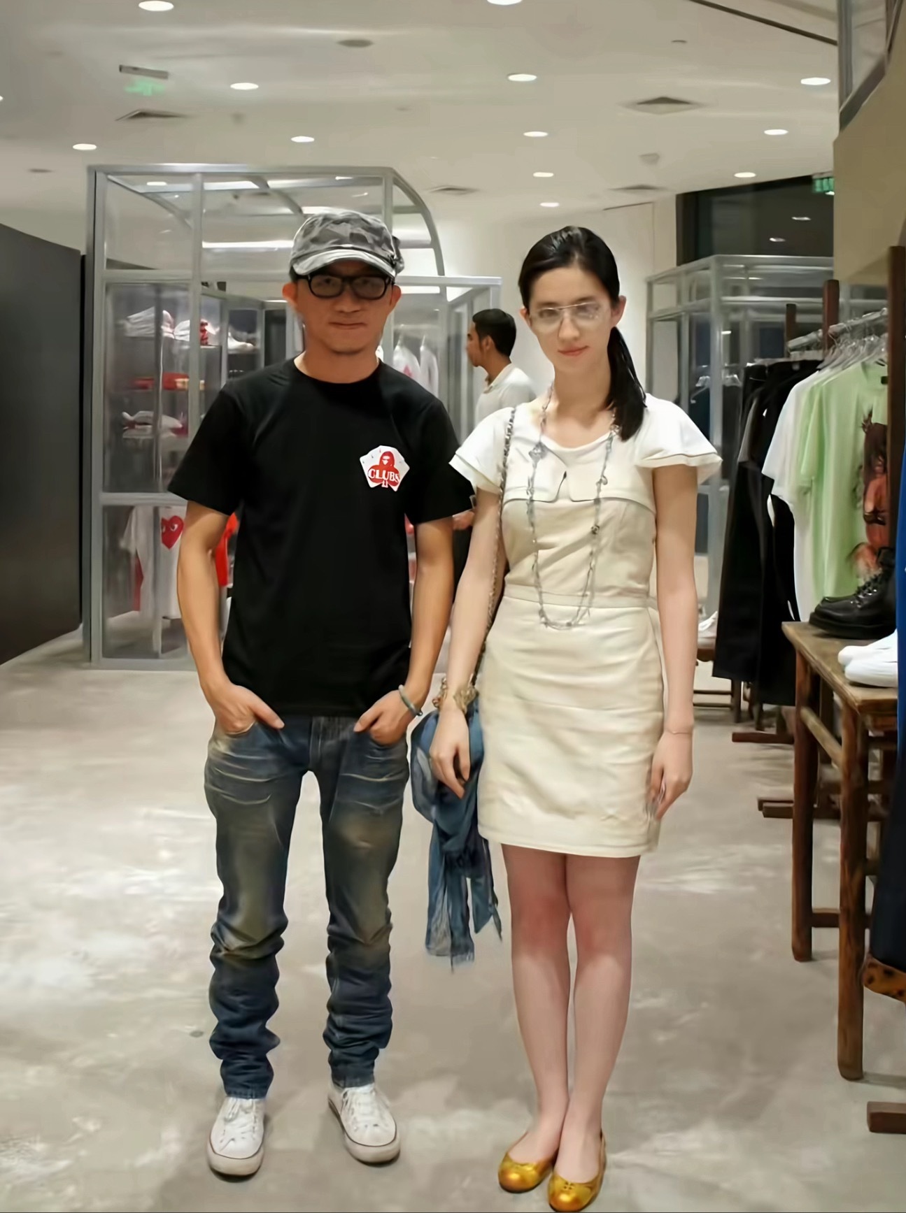 刘亦菲早期合影过多少路人，咋有这么多没见过的图…